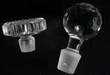 Duas garrafas de cristal lapidado. - Duas garrafas de cristal lapidado.