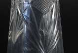 Duas garrafas de cristal europeu lapidado. - Duas garrafas de cristal europeu lapidado.