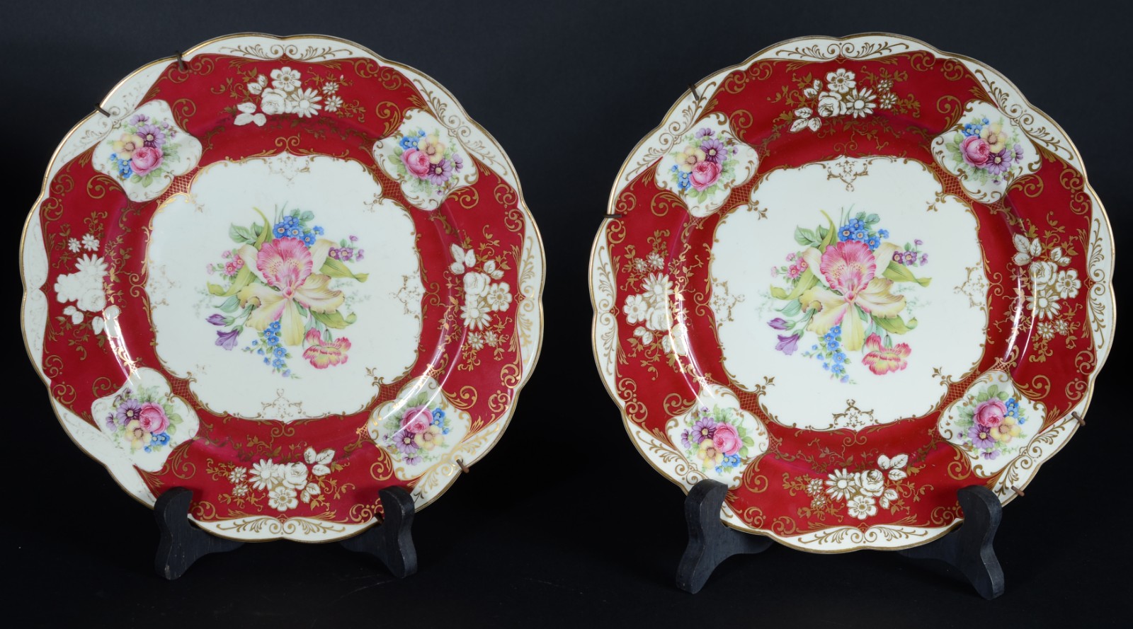 Par de pratos de porcelana alemã da Bavaria, decorados em policromia... - foto 1 de 6