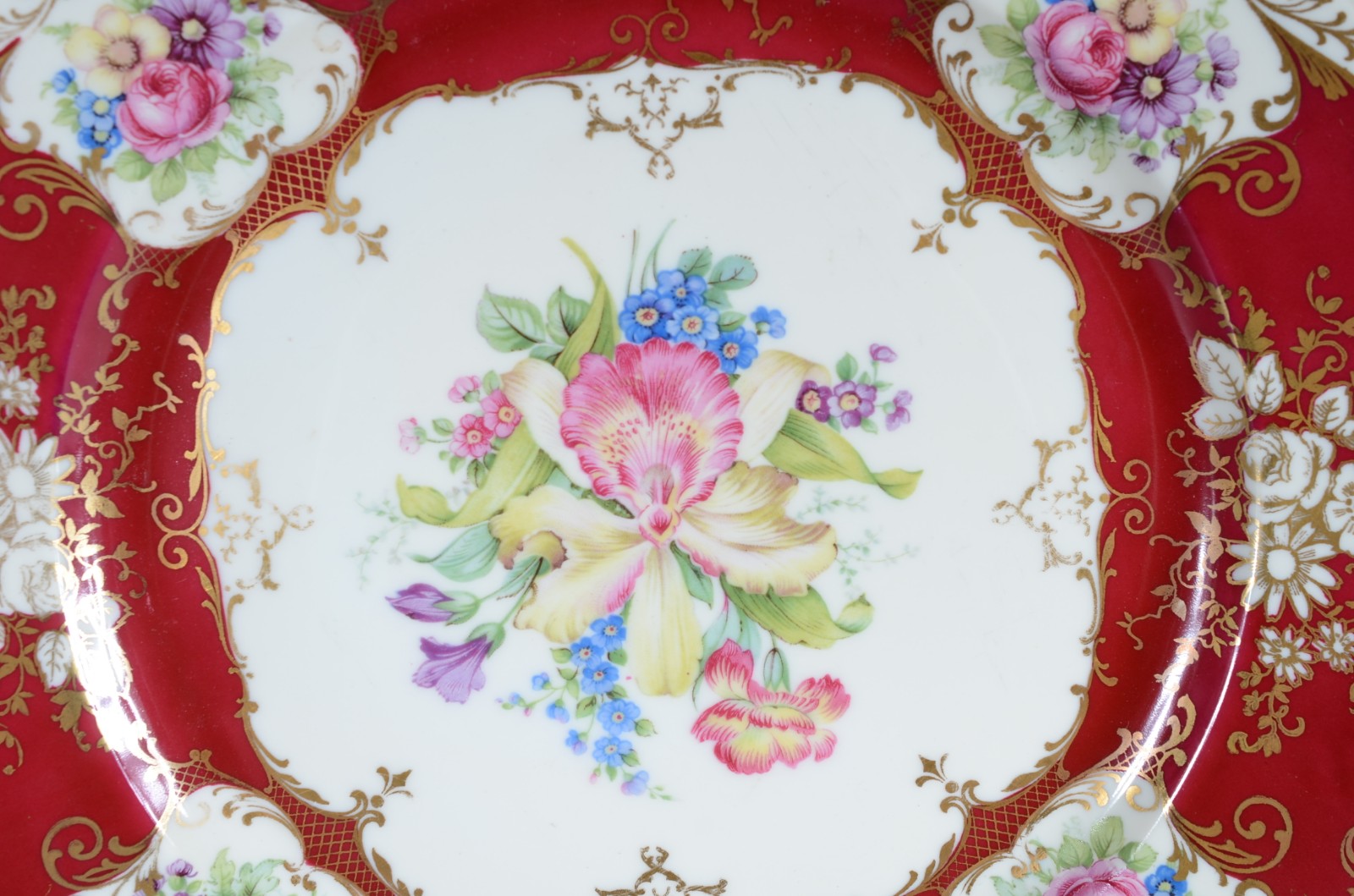 Par de pratos de porcelana alemã da Bavaria, decorados em policromia... - foto 2 de 6