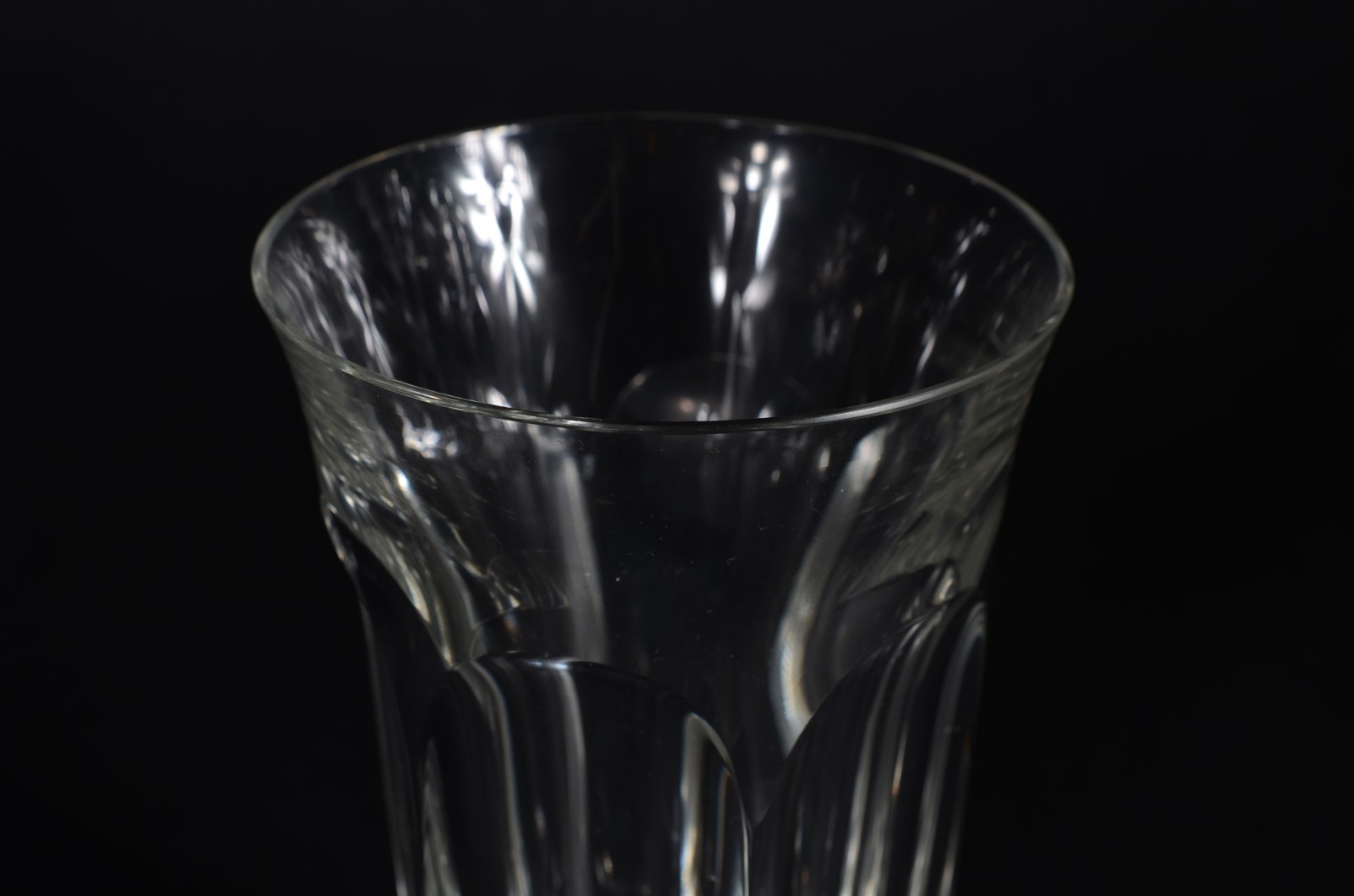 Conjunto com 6 copos longos de cristal facetado. - foto 3 de 5