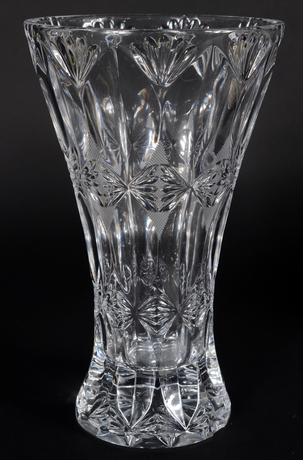 Vaso de cristal europeu lapidado. - foto 1 de 7