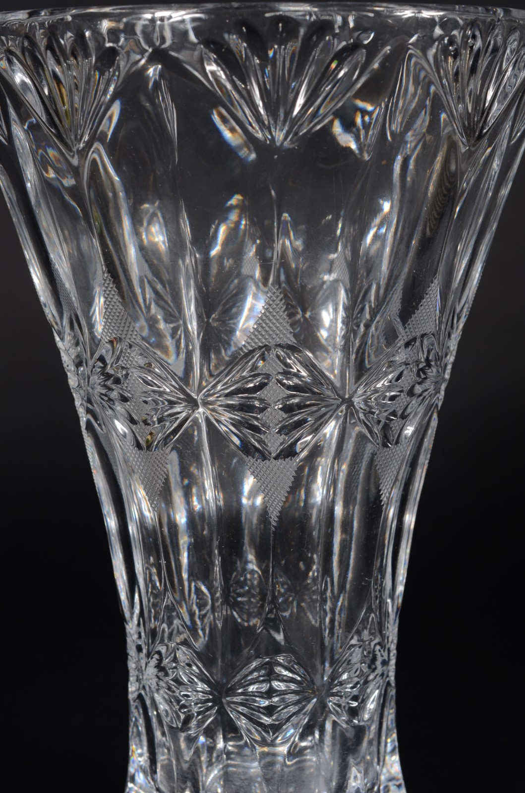 Vaso de cristal europeu lapidado. - foto 2 de 7