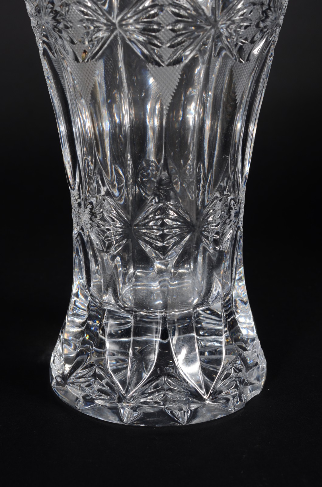 Vaso de cristal europeu lapidado. - foto 3 de 7