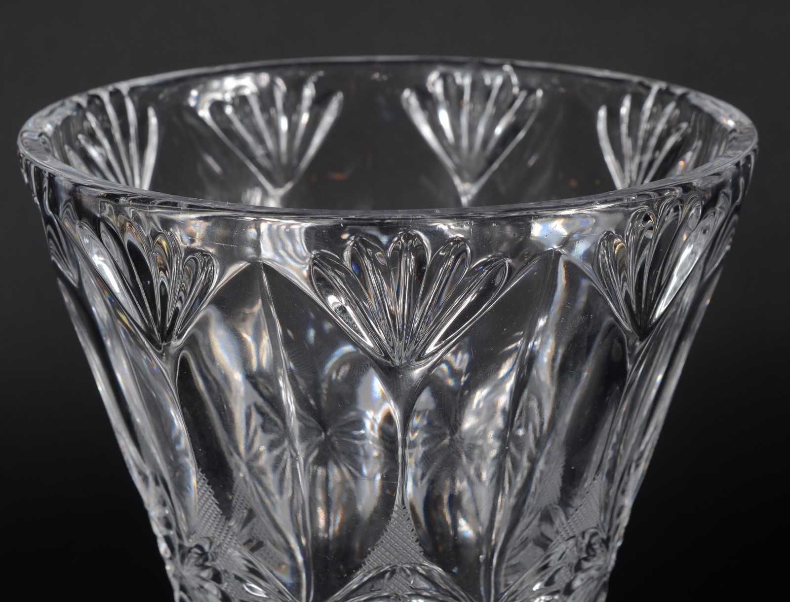Vaso de cristal europeu lapidado. - foto 4 de 7