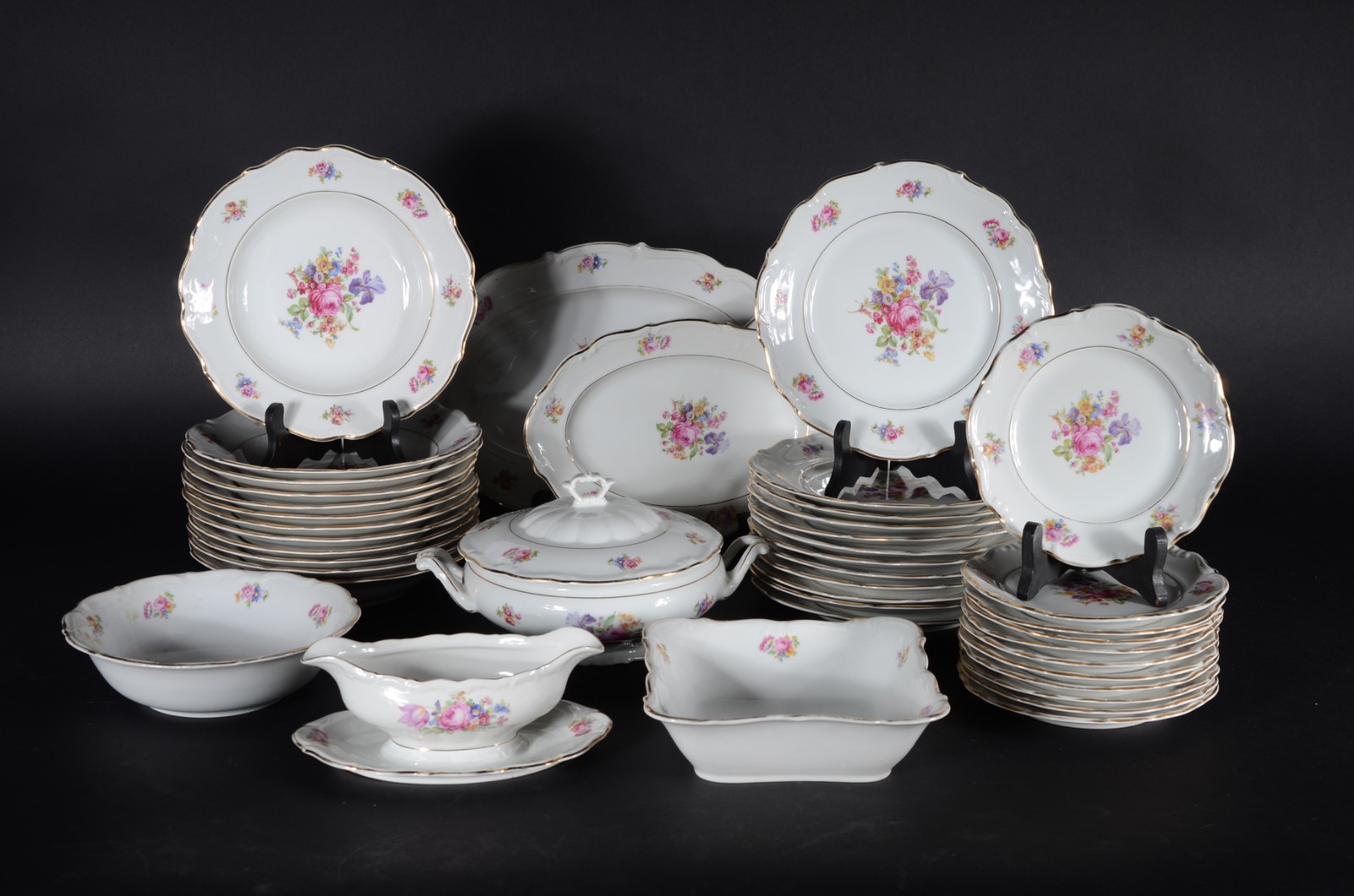 Aparelho de jantar de porcelana polonesa, decoração floral em... - foto 1 de 10