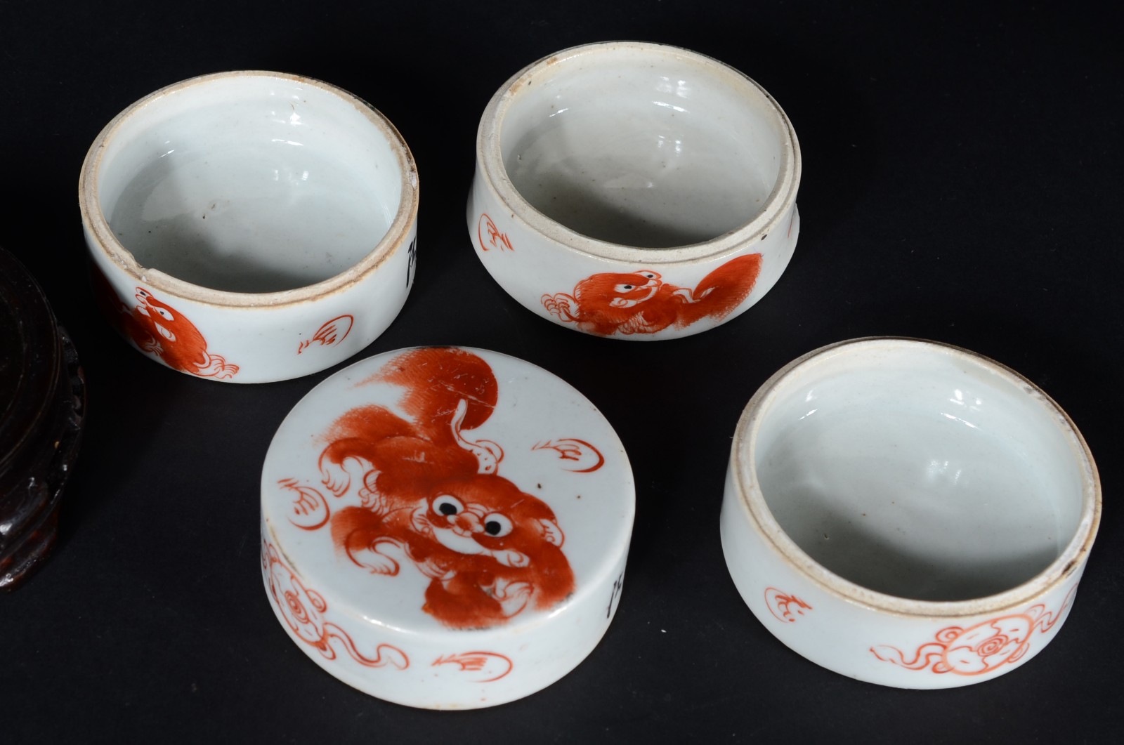 Conjunto com 6 antigas peças de porcelana chinesa decoradas com... - foto 2 de 6