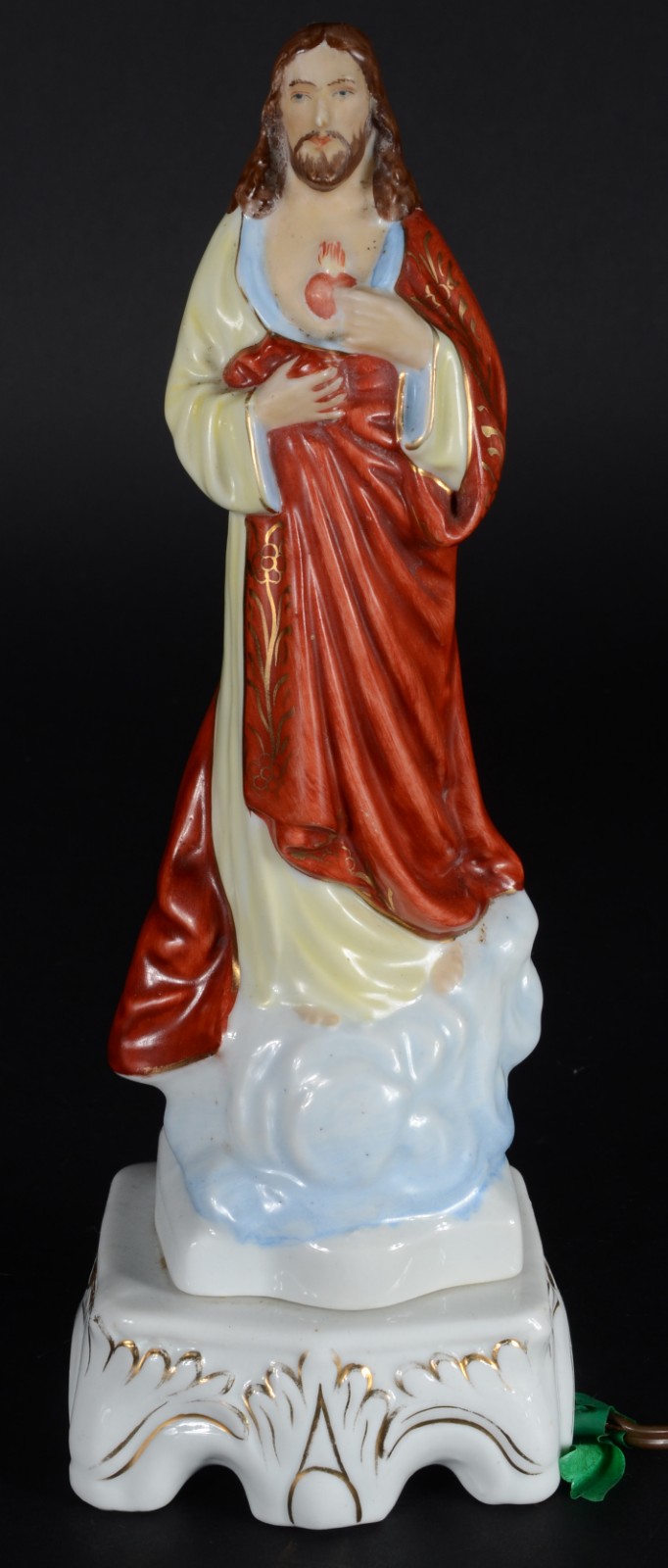 Luminária na forma de Sagrado Coração de porcelana policromada. - foto 1 de 8