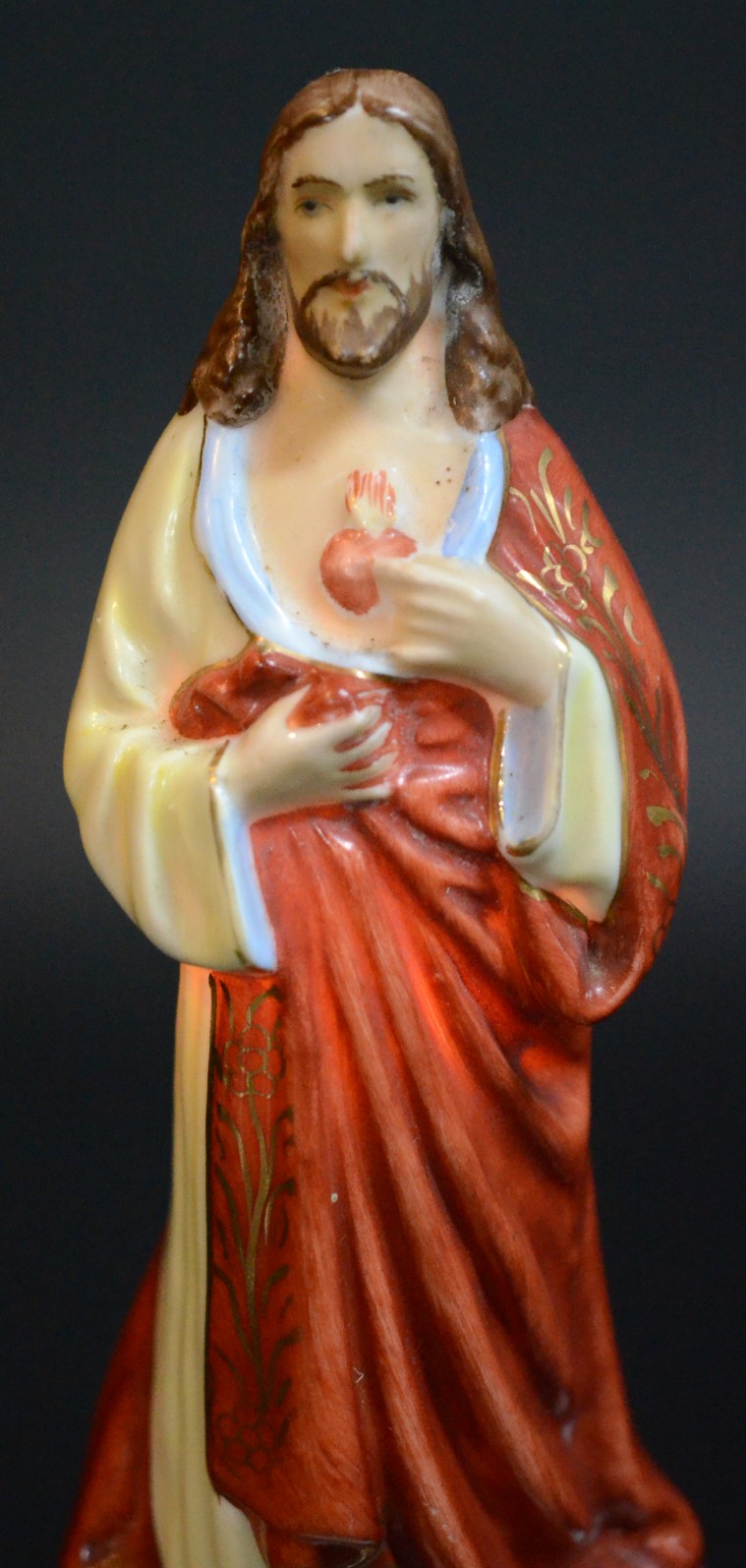 Luminária na forma de Sagrado Coração de porcelana policromada. - foto 6 de 8