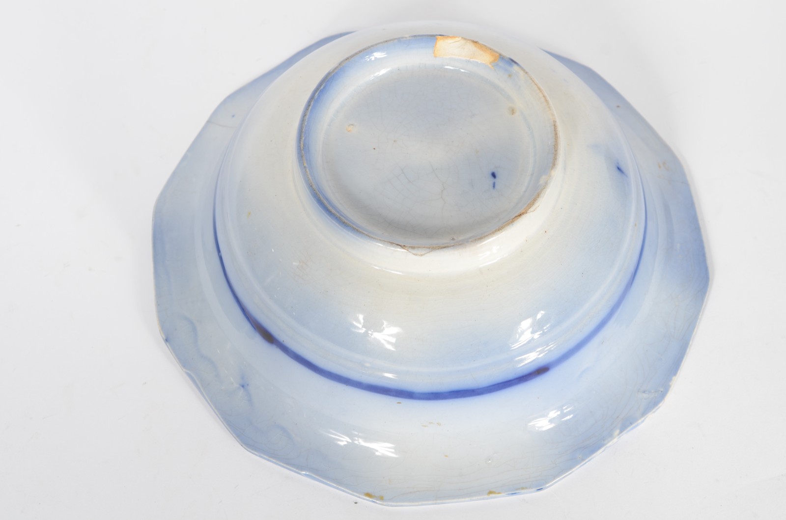 Bowl de faiança inglesa dita "azul borrão", borda facetada. Fio de... - foto 3 de 4