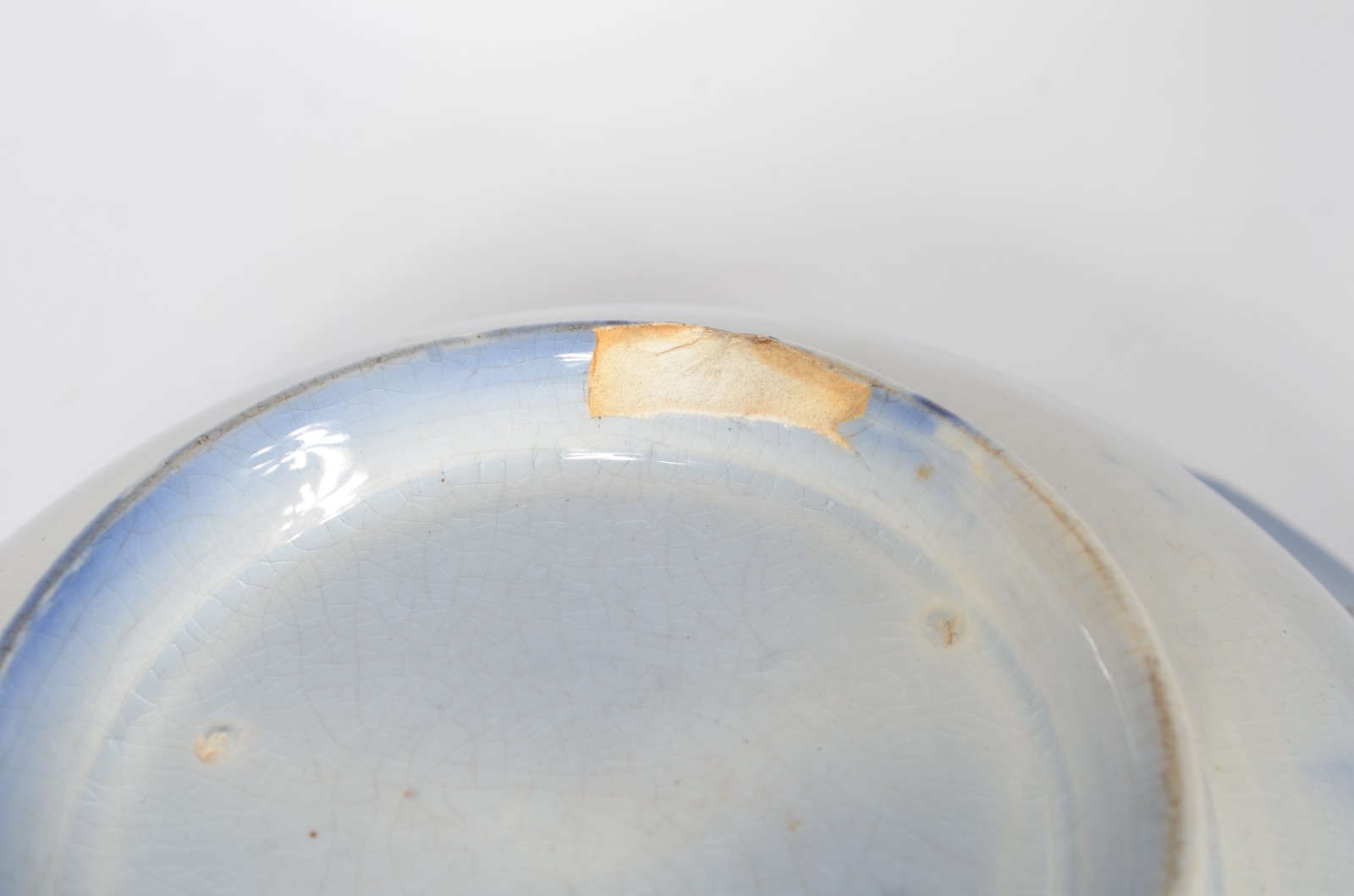 Bowl de faiança inglesa dita "azul borrão", borda facetada. Fio de... - foto 4 de 4