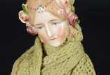 Pequeno e antigo busto de boneca de porcelana p... - Pequeno e antigo busto de boneca de porcelana policromada.