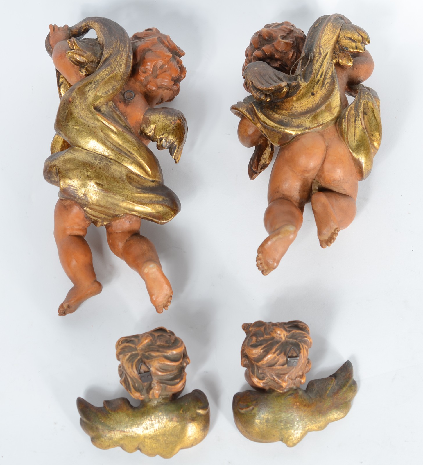 Quatro figuras de anjos de resina. - foto 5 de 5