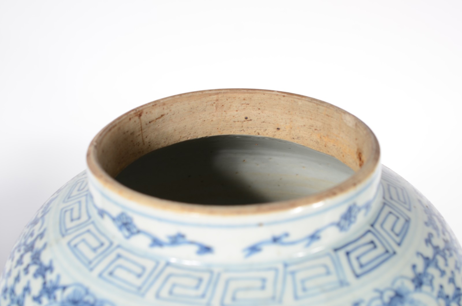 Par de antigos potiches de porcelana chinesa azul e branca, decorados... - foto 9 de 11