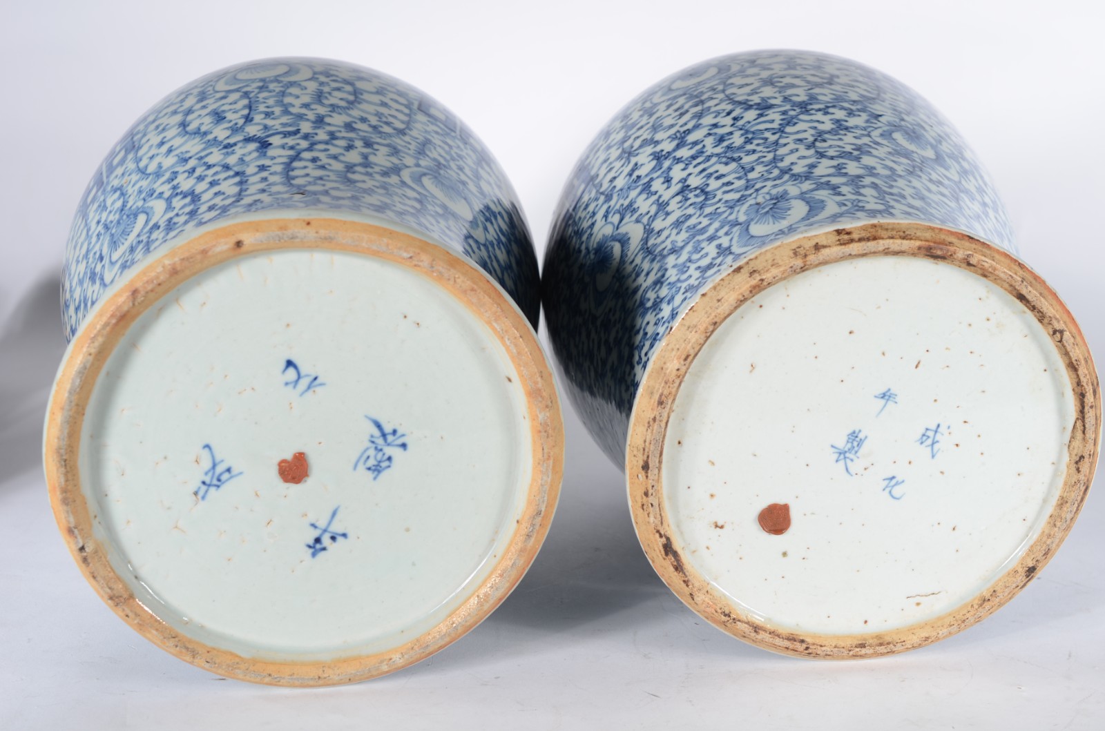 Par de antigos potiches de porcelana chinesa azul e branca, decorados... - foto 10 de 11