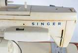 Singer,  - Máquina de costura portátil, marca Singer, bobina mágica. Desgastes.