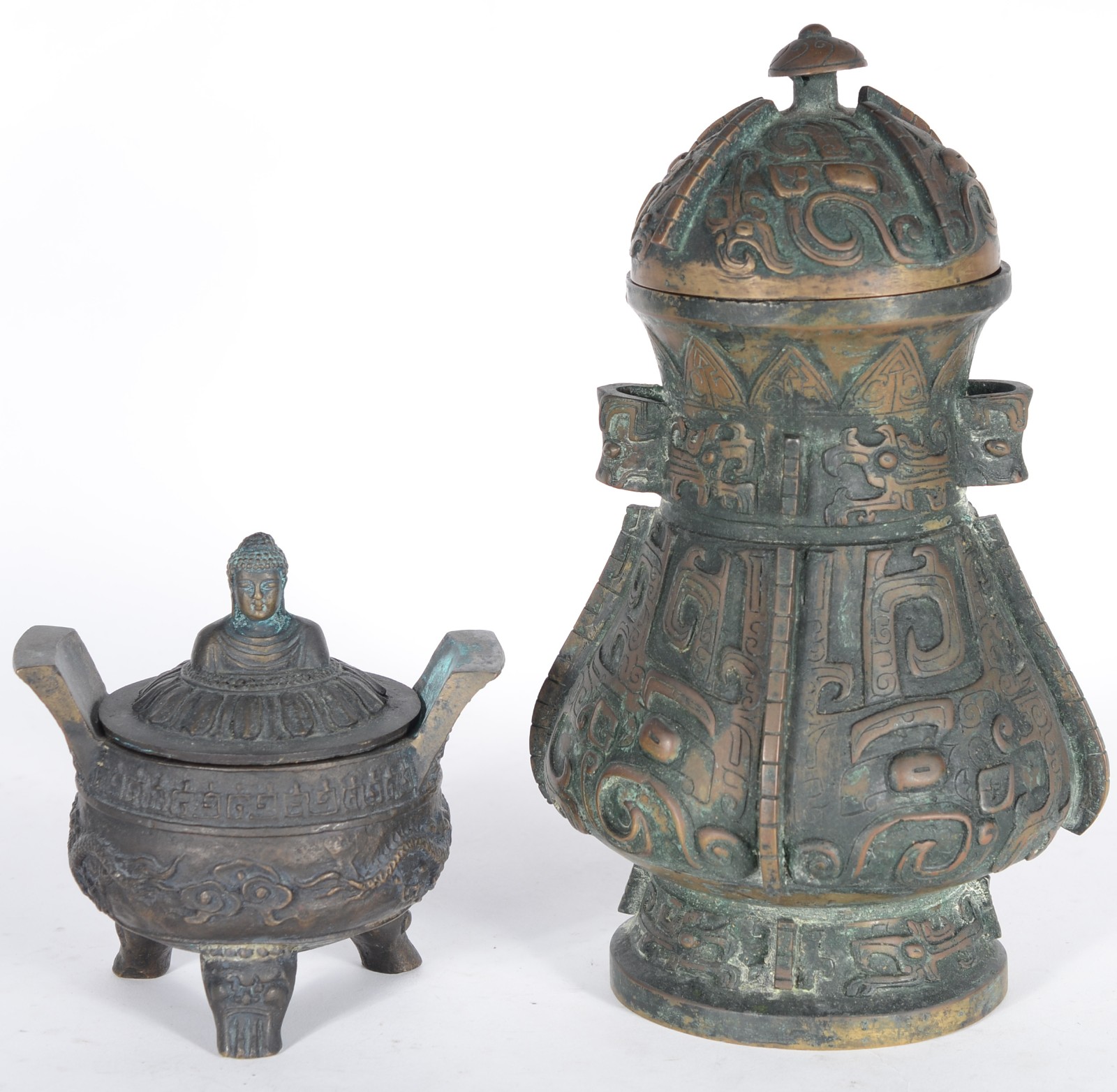 Duas peças de antigo bronze chinês, sendo: potiche e defumador... - foto 1 de 10