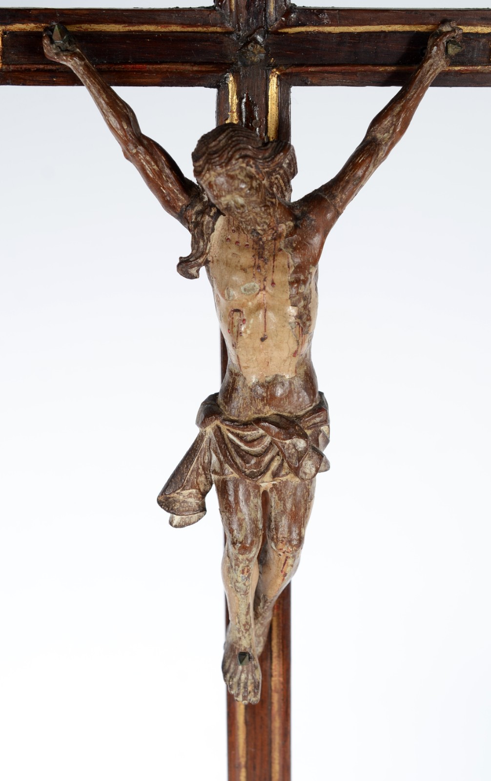 Crucifixo de madeira policromada com figura de Cristo ricamente... - foto 3 de 5