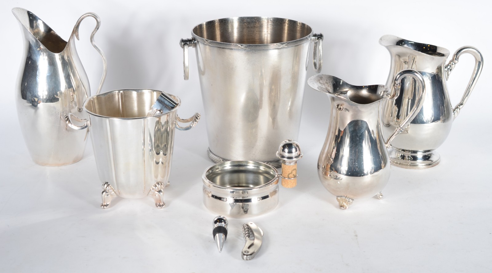 Diversas peças, sendo: wine cooler; 3 garrafas para água, balde para... - foto 1 de 9