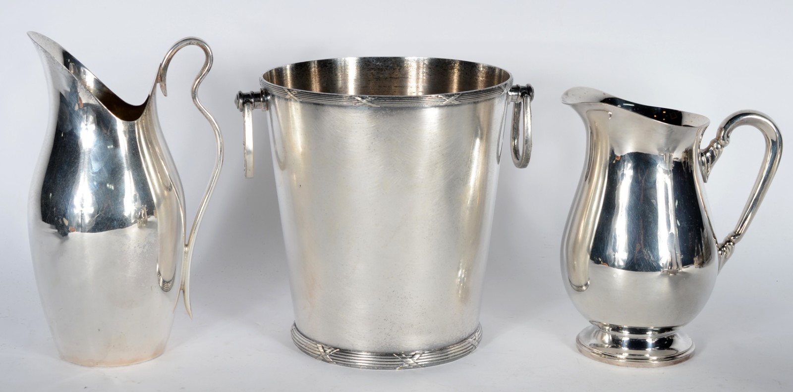 Diversas peças, sendo: wine cooler; 3 garrafas para água, balde para... - foto 2 de 9