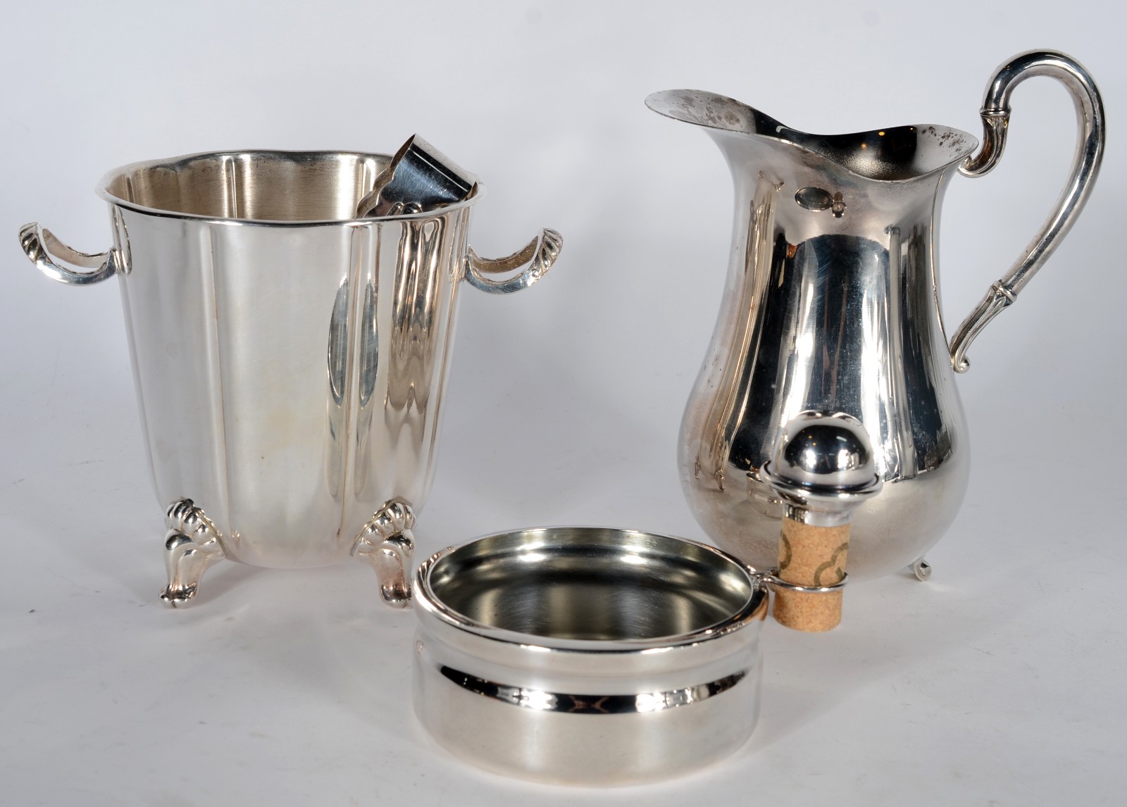 Diversas peças, sendo: wine cooler; 3 garrafas para água, balde para... - foto 7 de 9