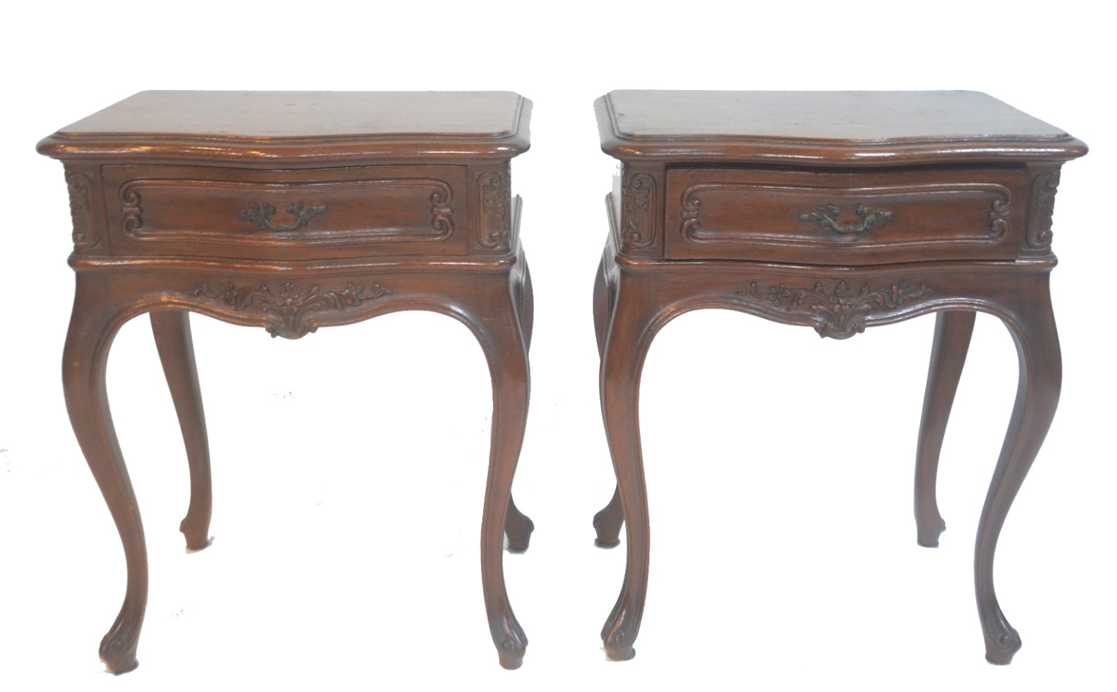 Cama de casal (completa com estrado) e par de mesinhas de cabeceira... - foto 2 de 11