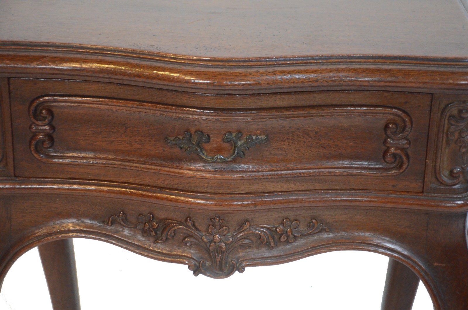 Cama de casal (completa com estrado) e par de mesinhas de cabeceira... - foto 7 de 11