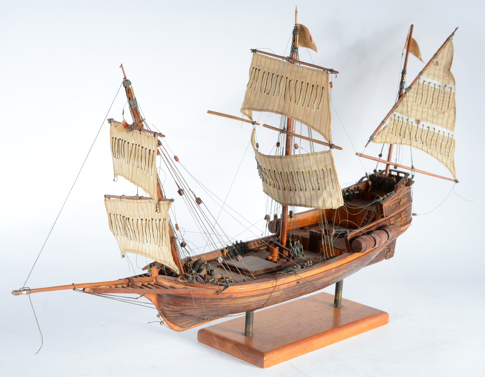 Modelismo - Miniatura de navio em madeira. Desgastes. - foto 1 de 8