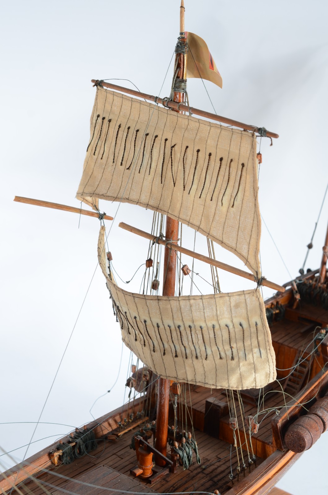 Modelismo - Miniatura de navio em madeira. Desgastes. - foto 2 de 8