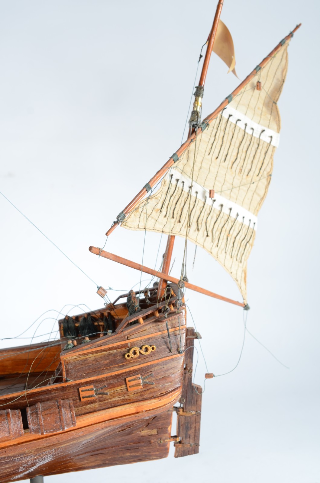 Modelismo - Miniatura de navio em madeira. Desgastes. - foto 4 de 8
