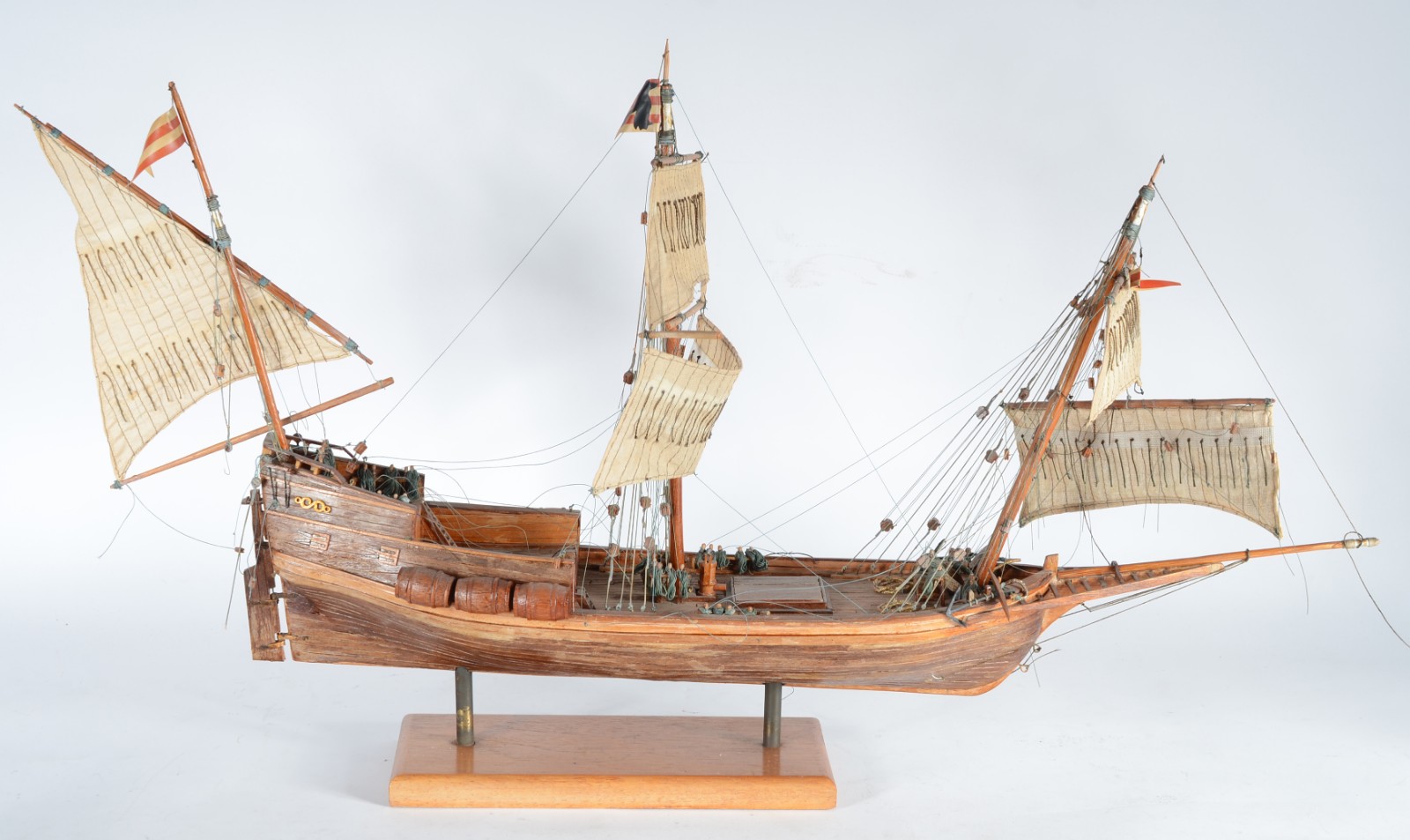 Modelismo - Miniatura de navio em madeira. Desgastes. - foto 5 de 8