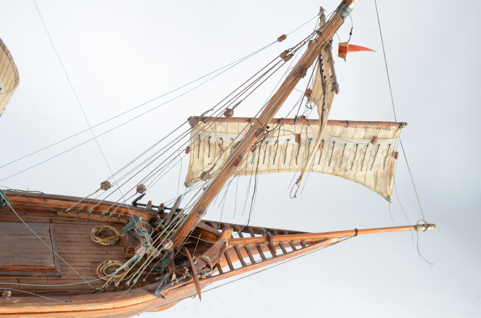 Modelismo - Miniatura de navio em madeira. Desgastes. - foto 6 de 8