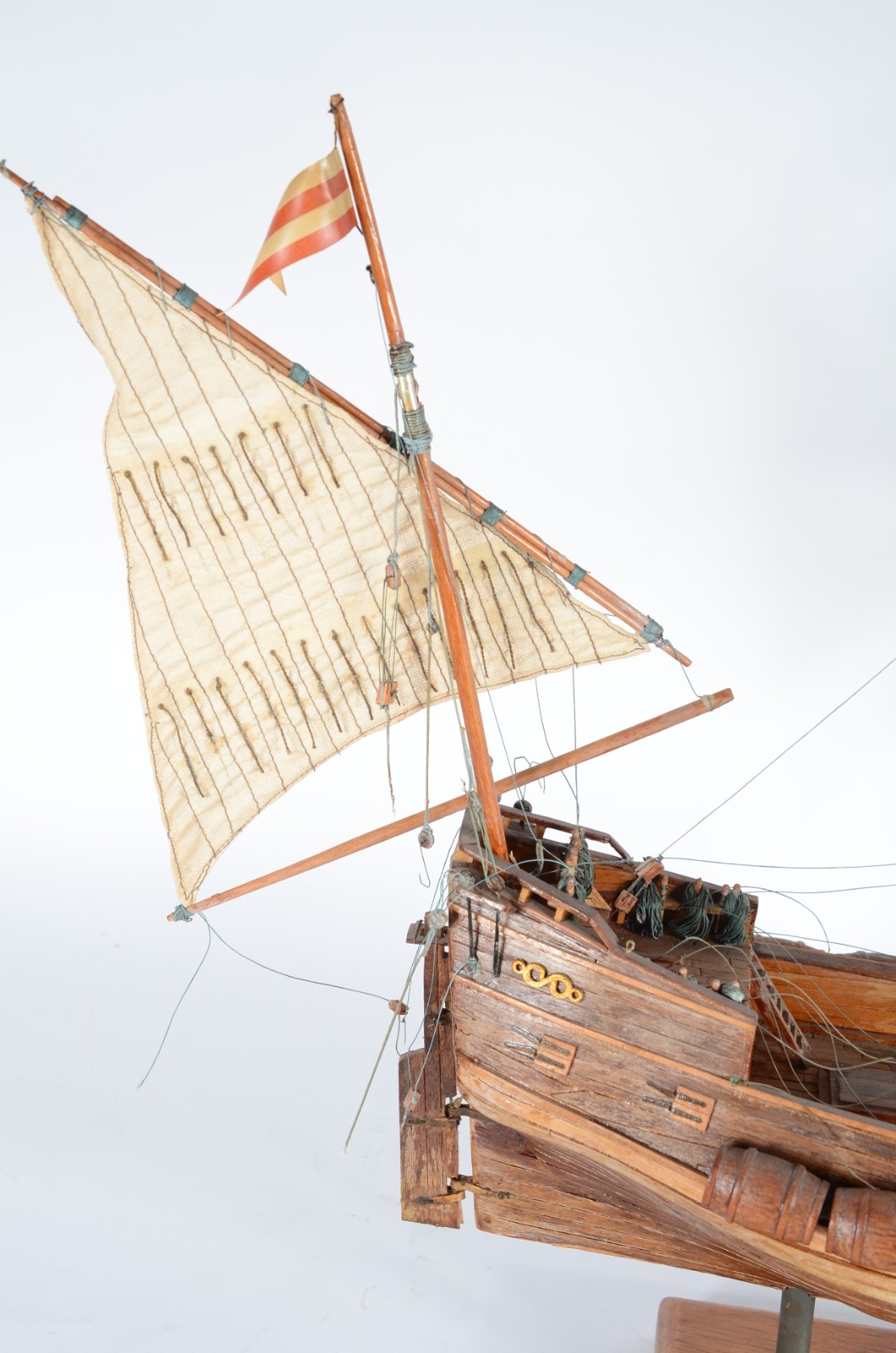 Modelismo - Miniatura de navio em madeira. Desgastes. - foto 7 de 8