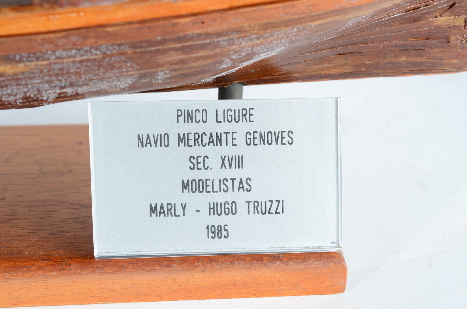 Modelismo - Miniatura de navio em madeira. Desgastes. - foto 8 de 8