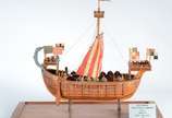 Modelismo - Miniatura de navio em madeira. Desg... - Modelismo - Miniatura de navio em madeira. Desgastes.