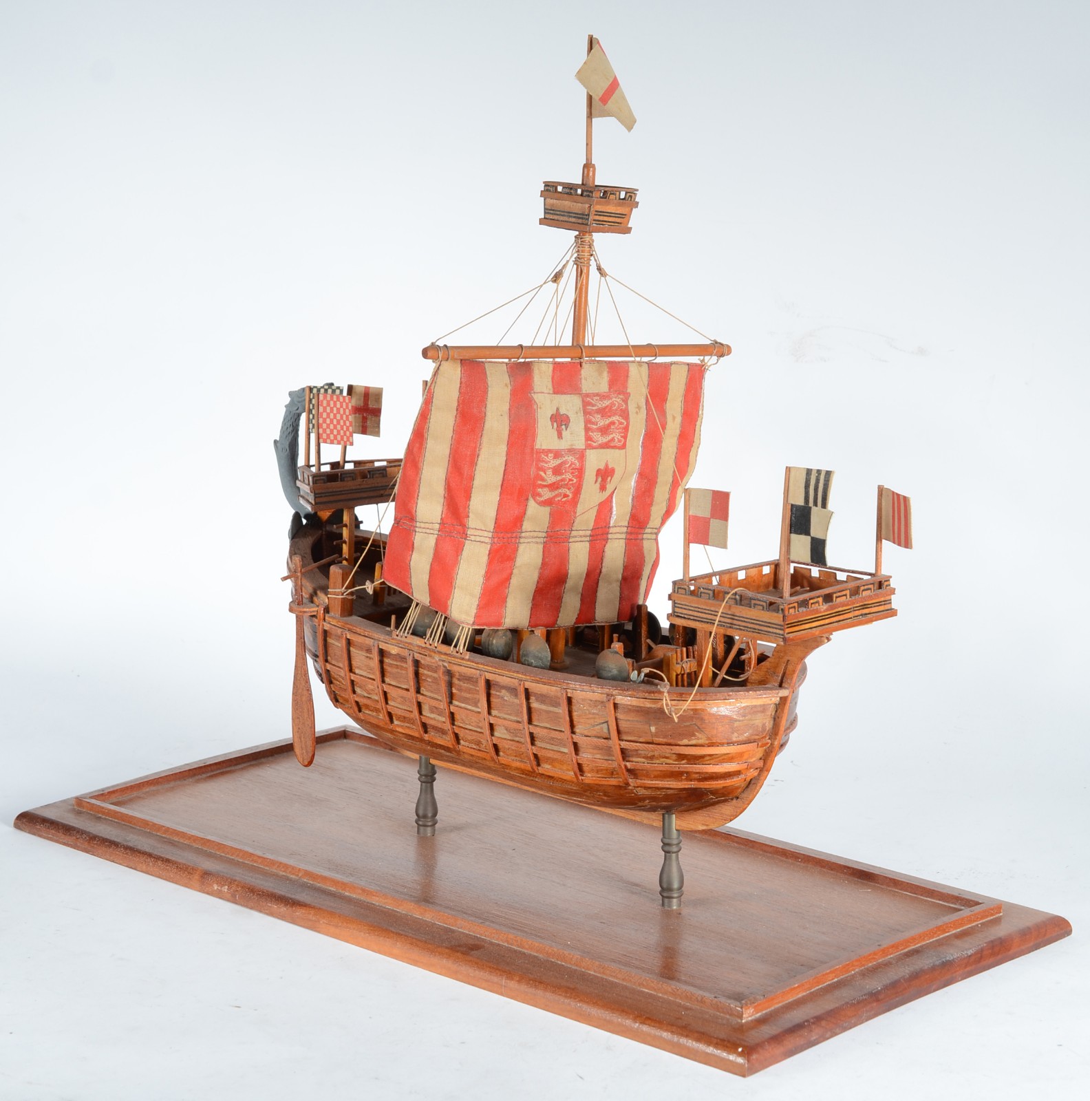 Modelismo - Miniatura de navio em madeira. Desgastes. - foto 2 de 9