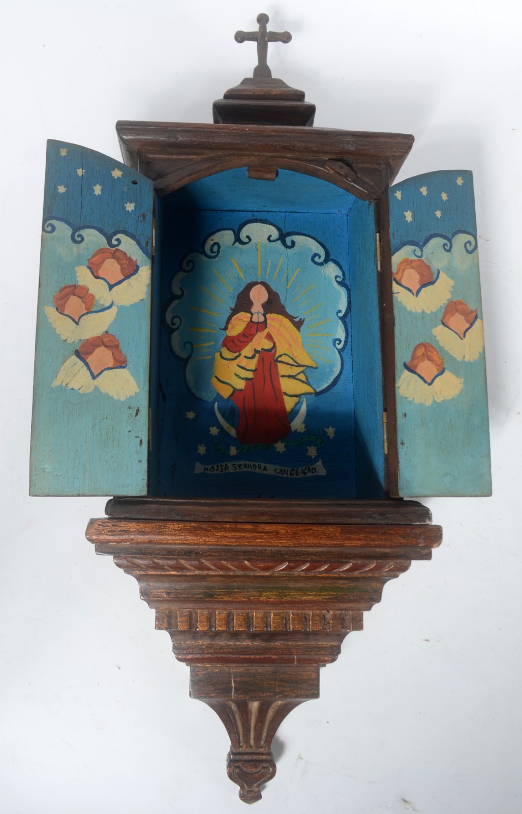 Oratório de madeira nobre, parte interna pintada. Acompanha peanha de... - foto 1 de 5