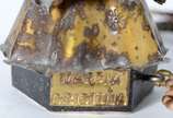 Duas esculturas, sendo uma de bronze assinada M... - Duas esculturas, sendo uma de bronze assinada Masumi;  outra representando orixá (pequenos desgastes).