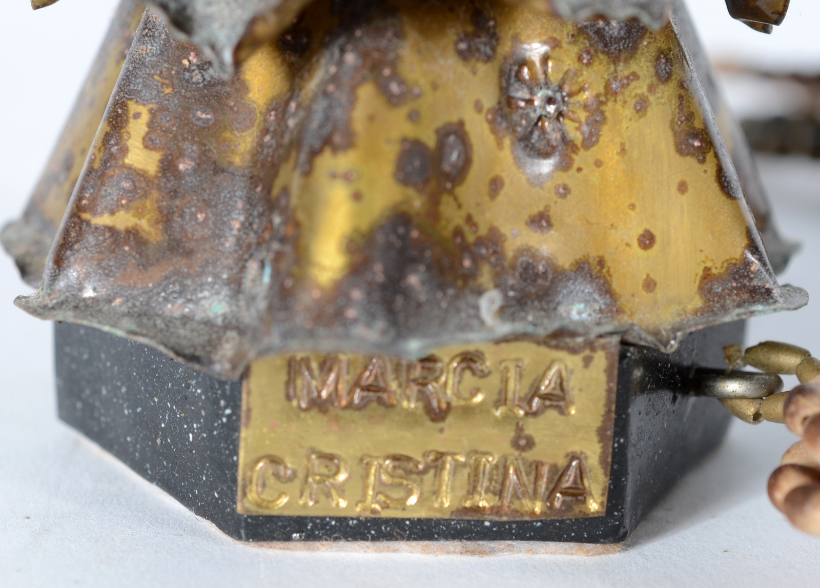 Duas esculturas, sendo uma de bronze assinada Masumi; outra... - foto 9 de 10