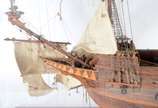 Miniatura de navio em madeira, caixa de acrílic... - Miniatura de navio em madeira, caixa de acrílico. Desgastes.