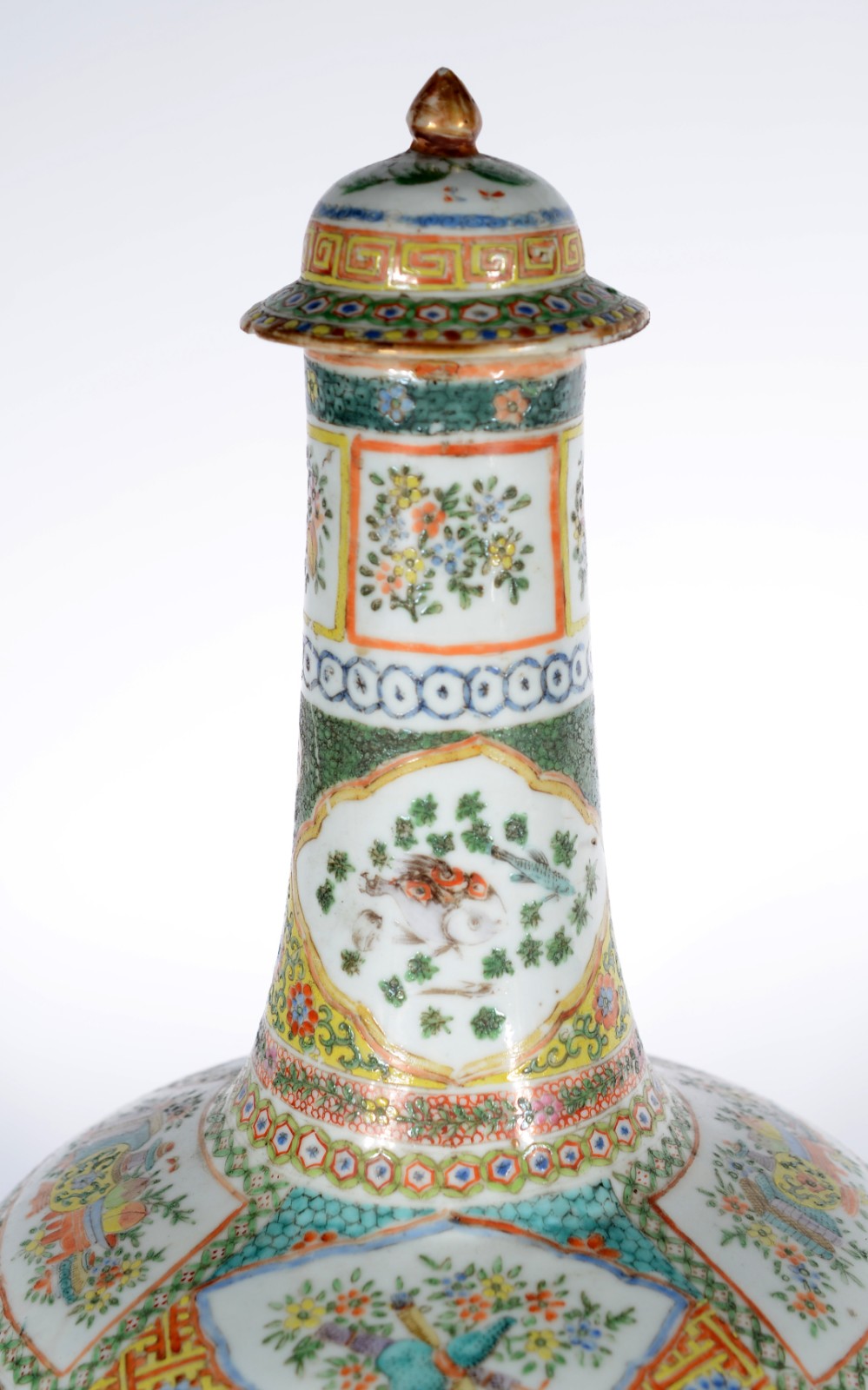 Antigo potiche de porcelana chinesa decorado com guirlandas florais... - foto 2 de 8