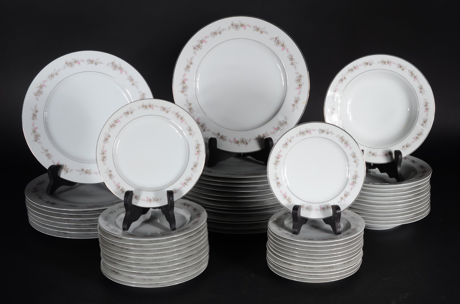 Serviço de jantar de porcelana japonesa "Three Crown", composto de... - foto 1 de 5