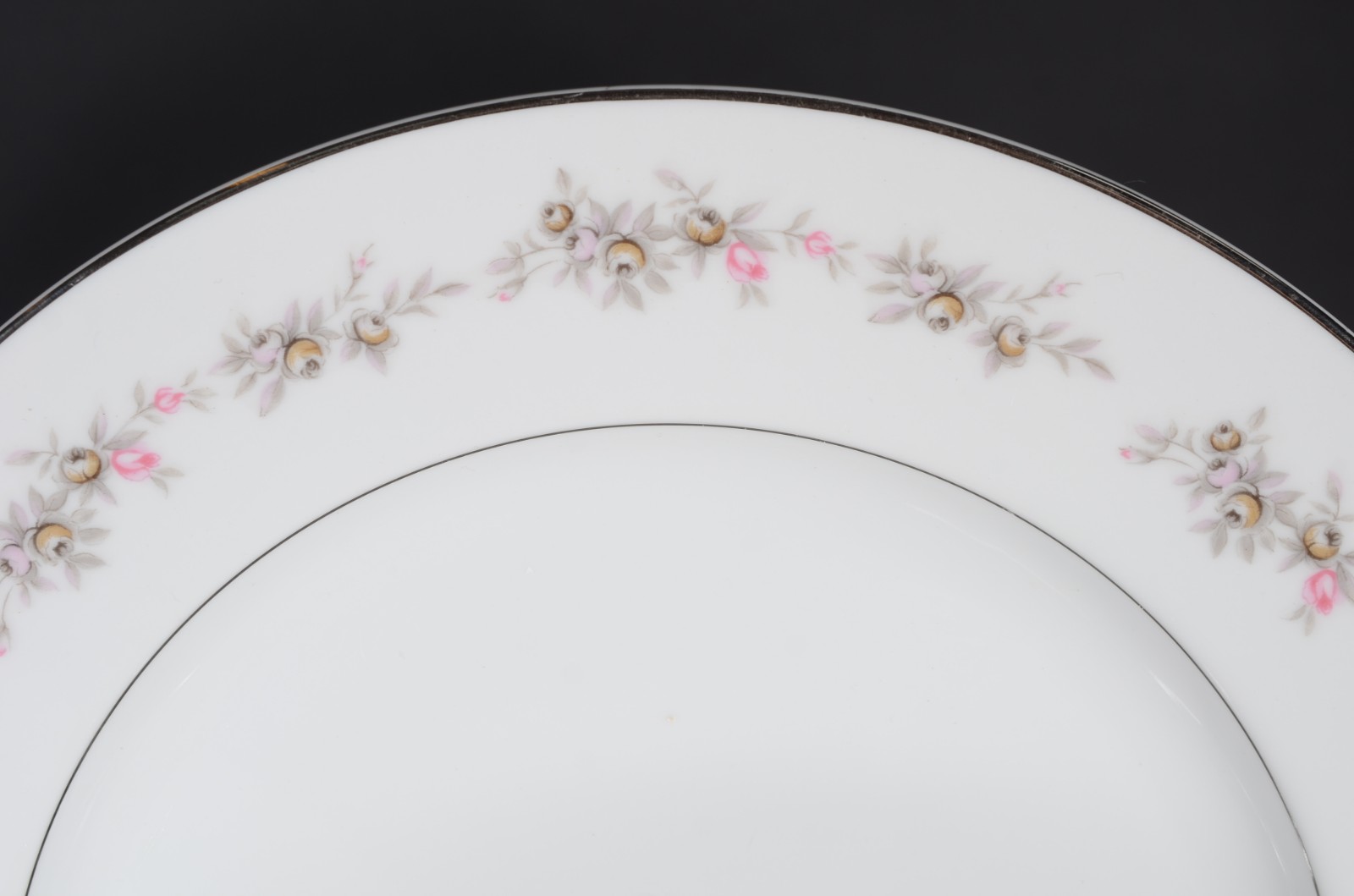 Serviço de jantar de porcelana japonesa "Three Crown", composto de... - foto 2 de 5