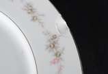 Serviço de jantar de porcelana japonesa "Three ... - Serviço de jantar de porcelana japonesa "Three Crown", composto de : 22 pratos rasos, 12 pratos fundos, 12 pratos de sobremesa e 12 pratos para ...