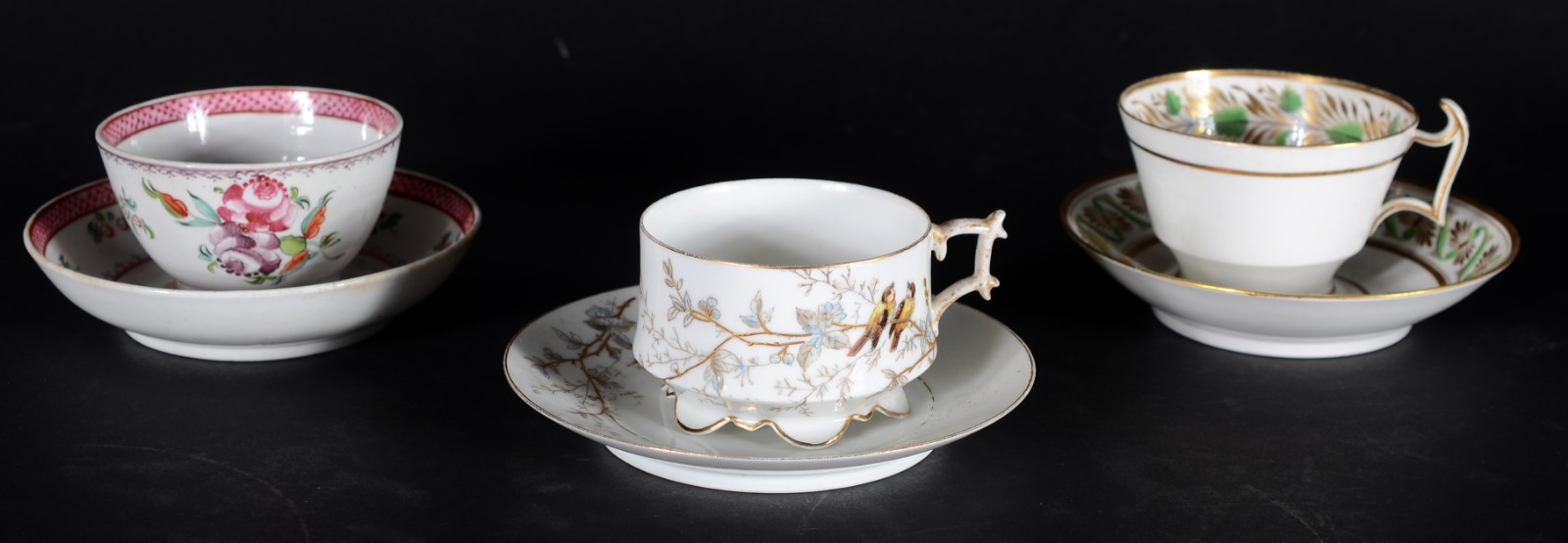 Diversas peças de porcelana, sendo: 4 xícaras de chá com pires, bowl... - foto 4 de 11