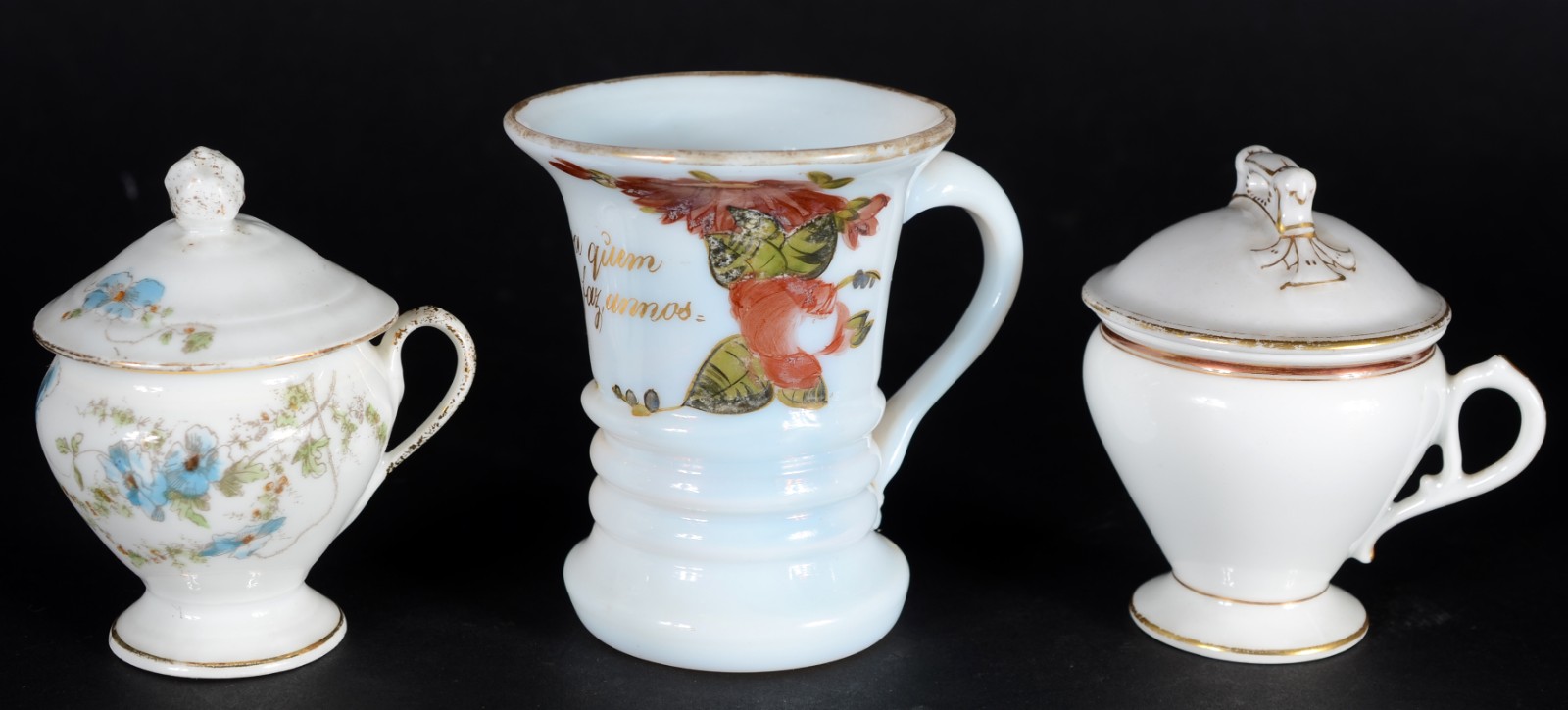 Diversas peças de porcelana, sendo: 4 xícaras de chá com pires, bowl... - foto 6 de 11