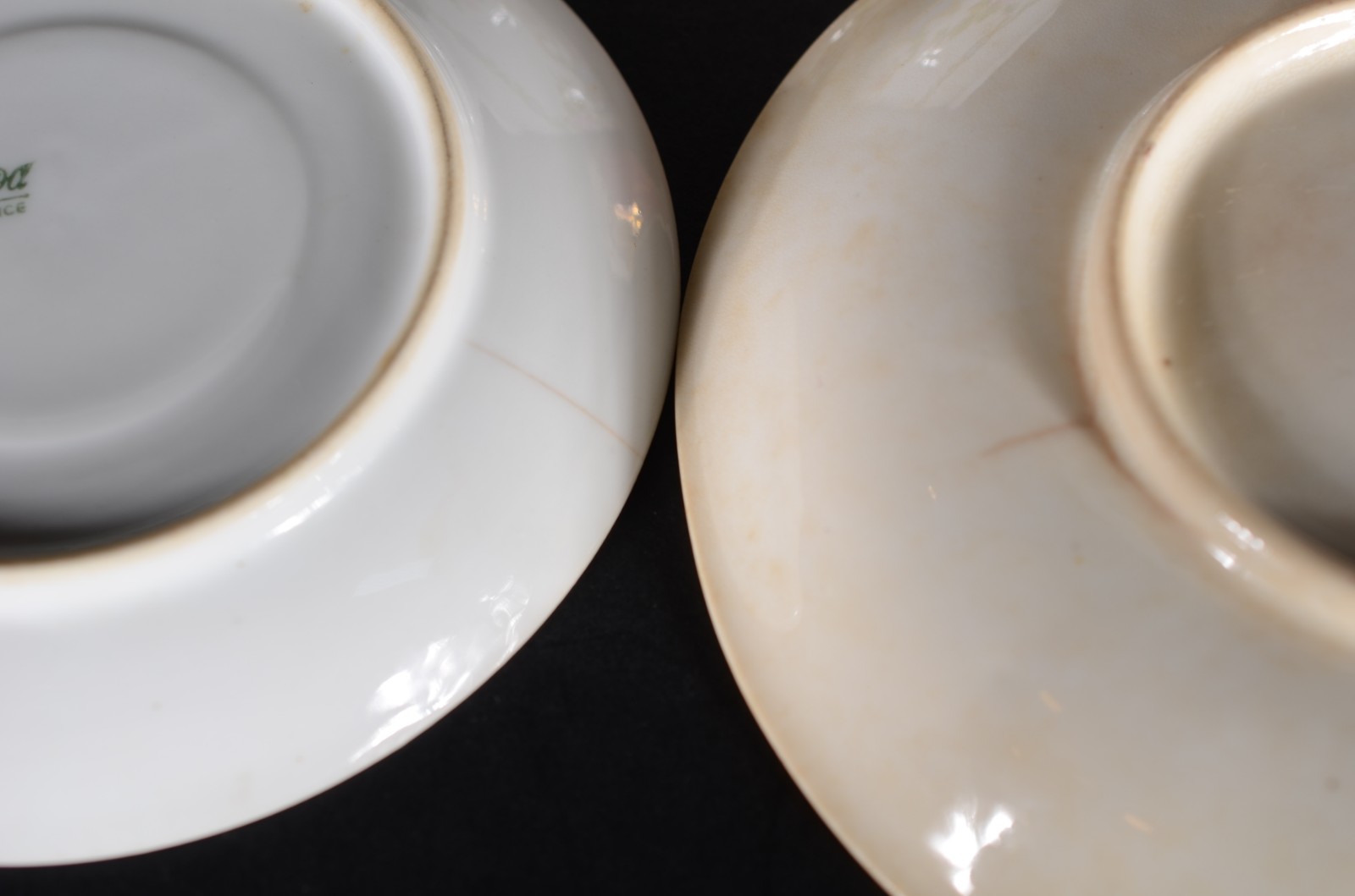 Diversas peças de porcelana, sendo: 4 xícaras de chá com pires, bowl... - foto 8 de 11