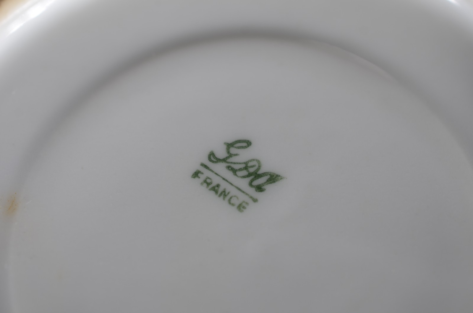 Diversas peças de porcelana, sendo: 4 xícaras de chá com pires, bowl... - foto 9 de 11