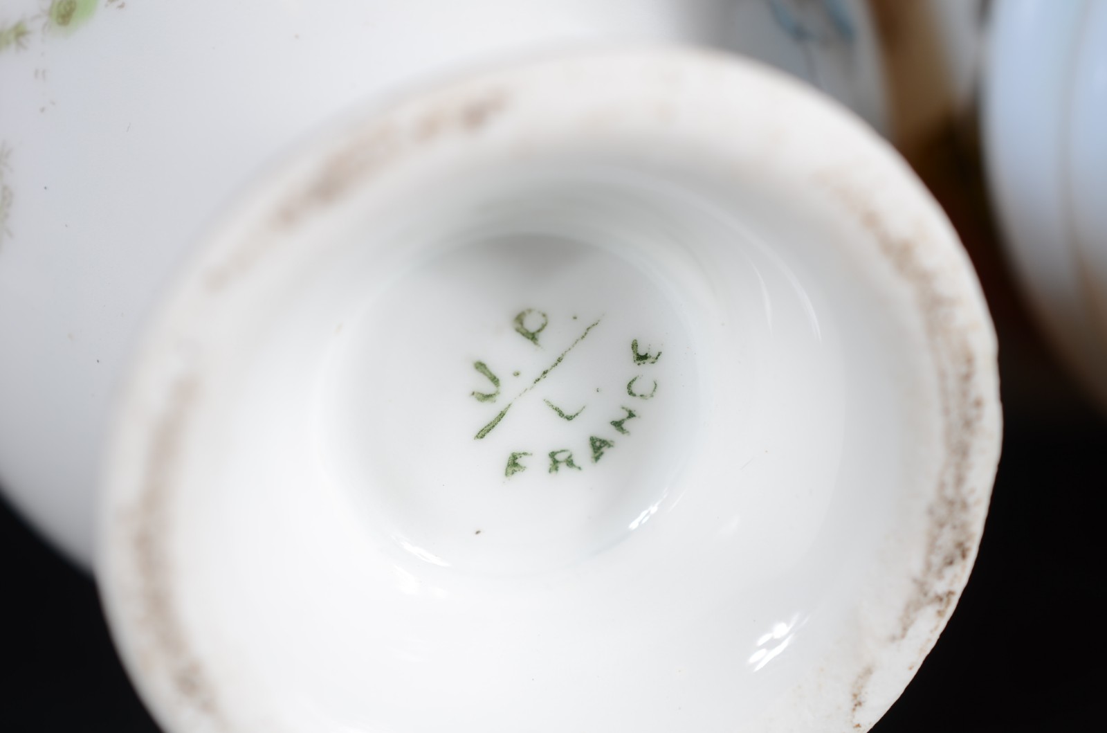 Diversas peças de porcelana, sendo: 4 xícaras de chá com pires, bowl... - foto 10 de 11