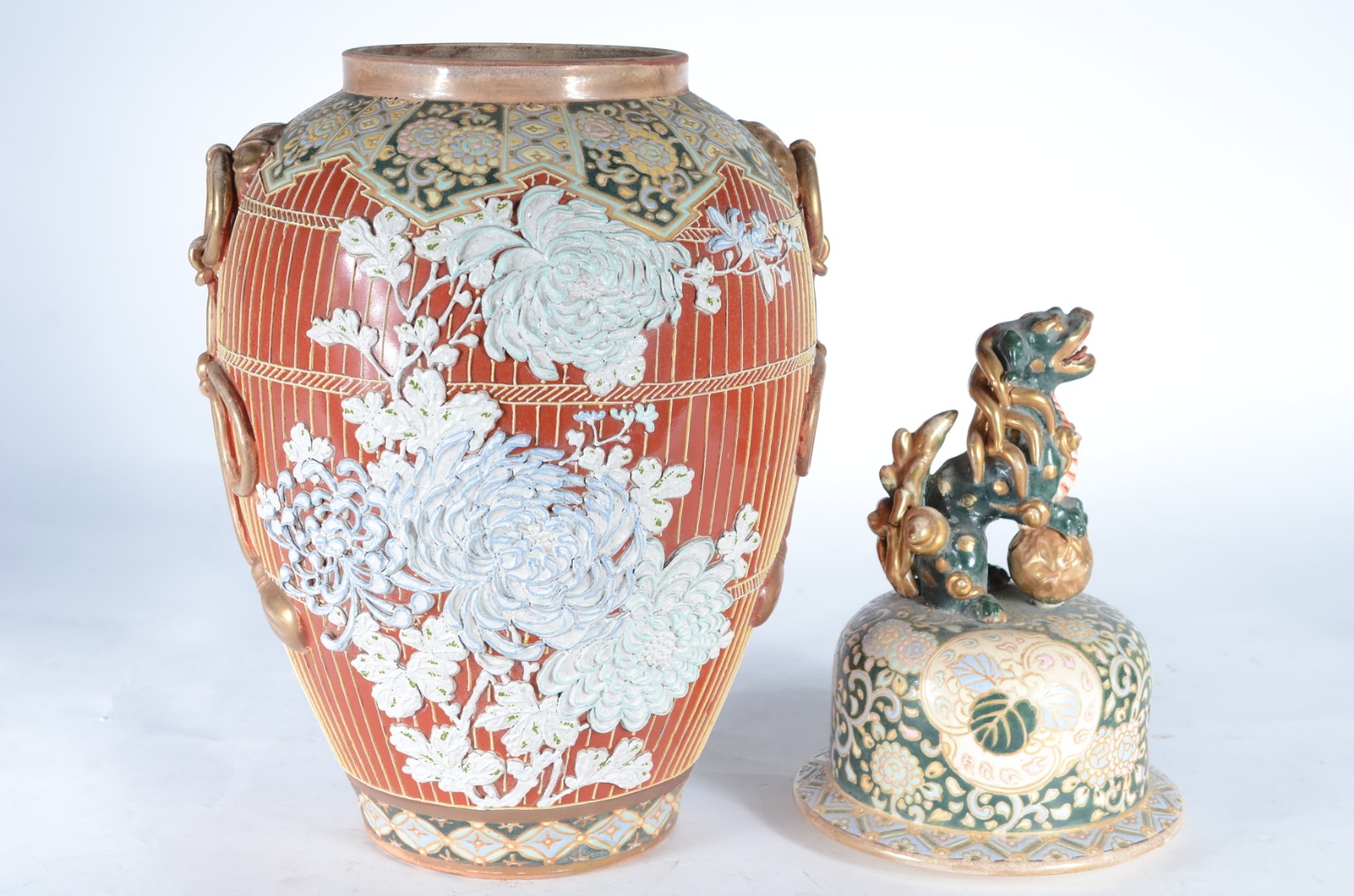 Potiche de porcelana oriental, decorado com flores e "laçarotes" em... - foto 7 de 8